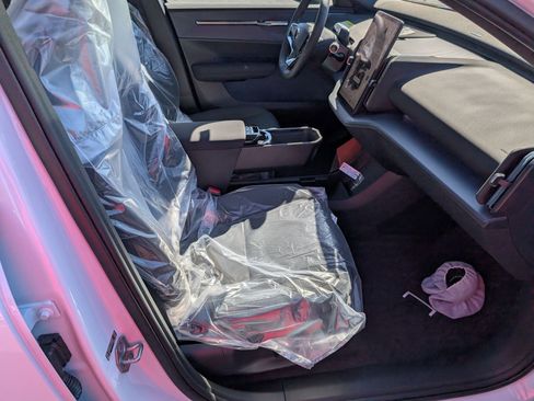 New 2026 Volvo EX30 Plus w/ Protection Package Premier image 27