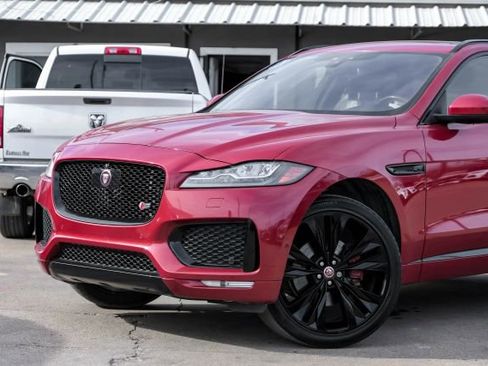Used 2018 Jaguar F-PACE S image 6