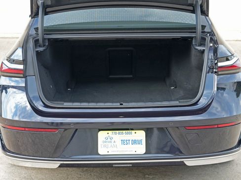Used 2024 BMW i7 eDrive50 w/ M Sport Package RWD image 10