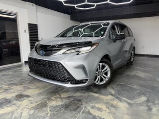 Used 2023 Toyota Sienna XSE AWD/4WD video 1