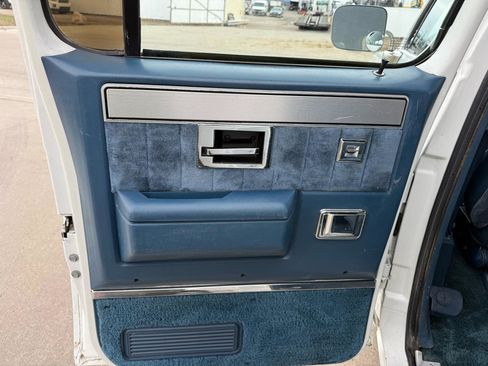Used 1987 GMC Suburban 4WD image 20