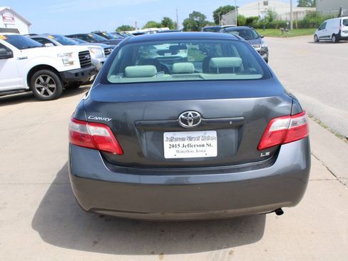Used 2009 Toyota Camry LE FWD image 7