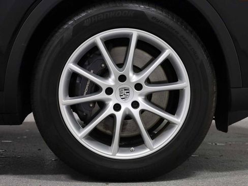 Certified 2024 Porsche Cayenne image 12