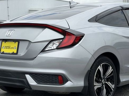 Used 2018 Honda Civic Touring image 10