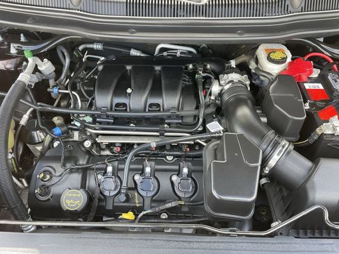 Used 2019 Ford Explorer XLT w/ Equipment Group 202A FWD image 11