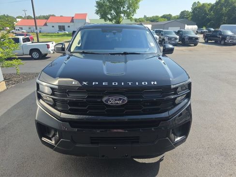 Used 2025 Ford Expedition Max Active AWD/4WD image 3