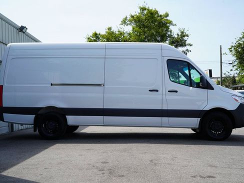Used 2025 Mercedes-Benz Sprinter 2500 image 6