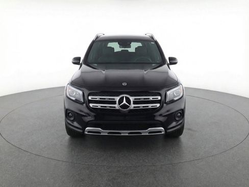 Used 2025 Mercedes-Benz GLB 250 4MATIC image 2
