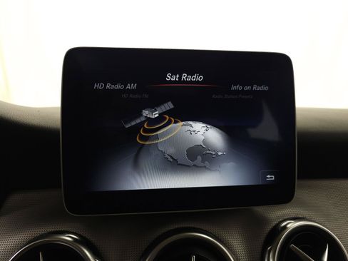 Used 2018 Mercedes-Benz GLA 250 4MATIC image 21