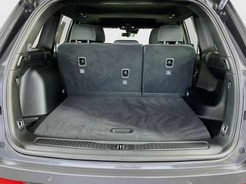 Used 2025 Jeep Grand Cherokee Laredo X w/ Luxury Tech Group I RWD image 9