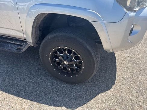 Used 2018 Toyota 4Runner SR5 AWD/4WD image 3