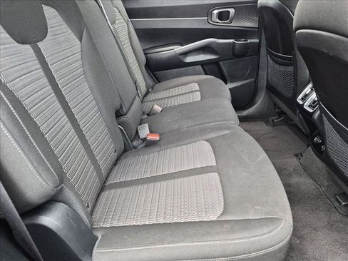 Used 2023 Kia Sorento LX FWD image 17