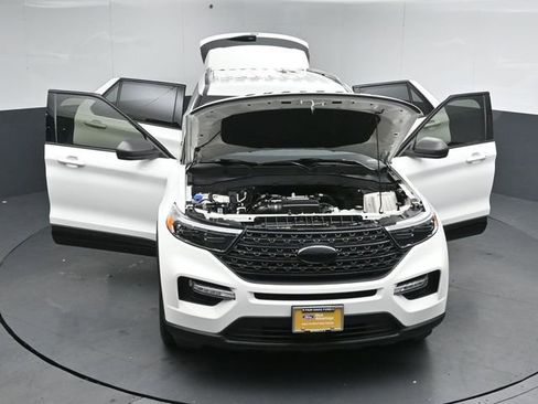 Certified 2022 Ford Explorer XLT w/ Equipment Group 202A AWD/4WD image 54