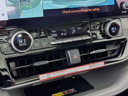 New 2026 Toyota Highlander Platinum image 16