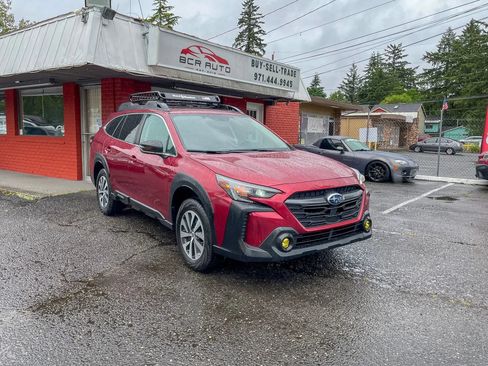 Used 2025 Subaru Outback Premium AWD/4WD image 4