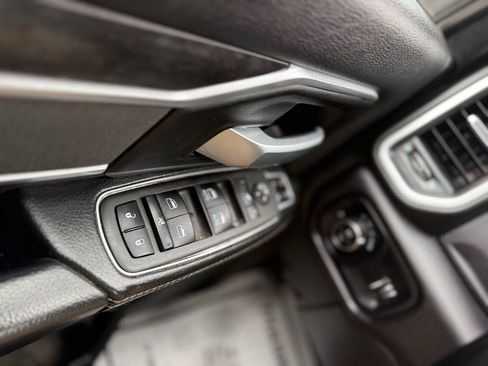 Used 2024 RAM 3500 Big Horn w/ Sport Appearance Package image 32