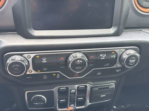 Used 2022 Jeep Gladiator Mojave w/ LED Lighting Group AWD/4WD image 22