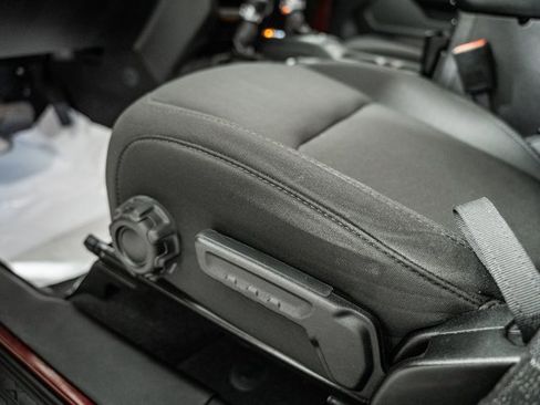 Used 2021 Jeep Gladiator Willys image 38