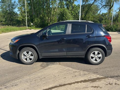 Used 2022 Chevrolet Trax LT w/ Driver Confidence Package AWD/4WD image 2