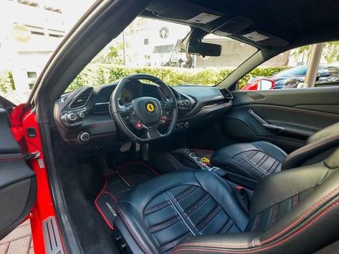 Used 2018 Ferrari 488 GTB image 3