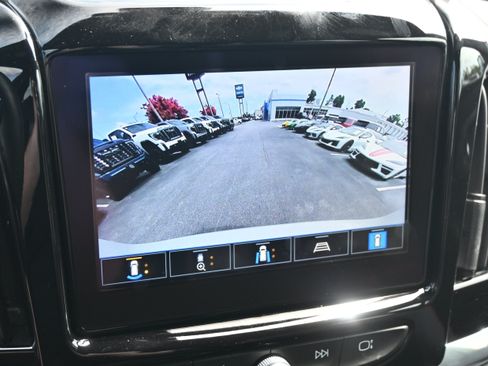 Used 2023 Chevrolet Traverse Premier FWD image 24