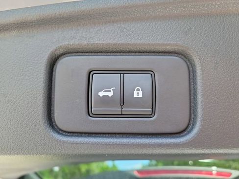 Used 2023 Nissan Pathfinder SL AWD/4WD image 11