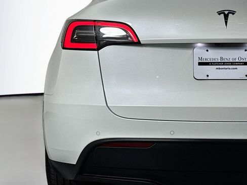 Used 2022 Tesla Model Y Long Range image 15