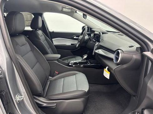 New 2026 Chevrolet Trax LT w/ Midnight Edition FWD image 29