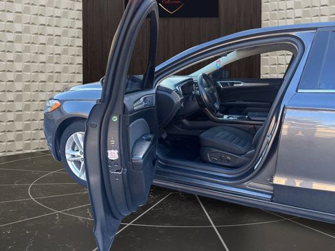 Used 2018 Ford Fusion SE FWD image 9