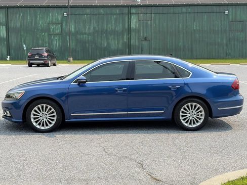 Used 2017 Volkswagen Passat 1.8T SE w/ SE Lighting Package FWD image 5