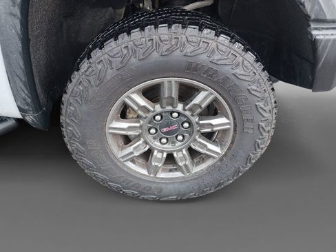 Used 2024 GMC Sierra 1500 AT4X AWD/4WD image 16