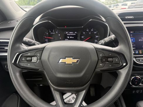 Used 2021 Chevrolet TrailBlazer LT w/ Convenience Package FWD image 23
