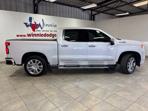 Used 2024 Chevrolet Silverado 1500 High Country w/ High Country Premium Package AWD/4WD image 6