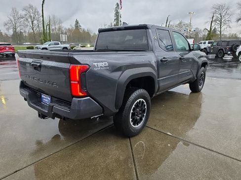 Used 2025 Toyota Tacoma TRD Off-Road AWD/4WD image 6