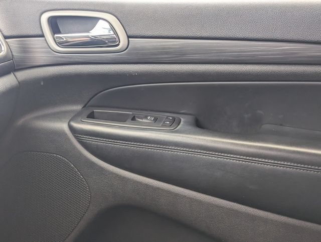 Used 2020 Jeep Grand Cherokee Laredo RWD image 23