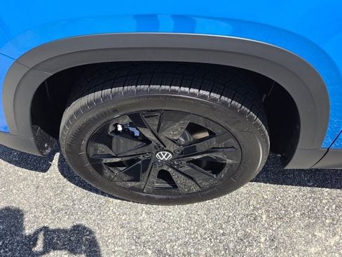 New 2026 Volkswagen Taos SE image 17