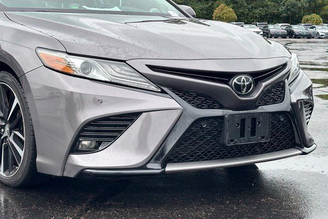 Used 2018 Toyota Camry XSE FWD image 2