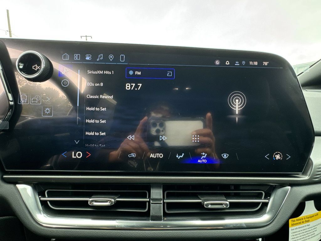 New 2026 Chevrolet Equinox EV LT FWD image 25