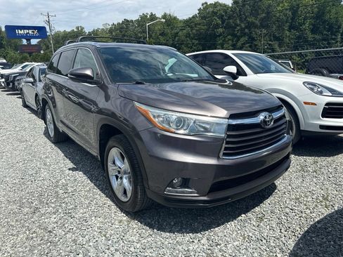 Used 2015 Toyota Highlander Limited AWD/4WD image 2