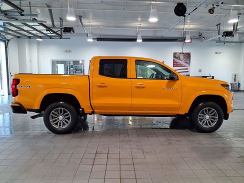 Used 2025 Chevrolet Colorado LT AWD/4WD image 27