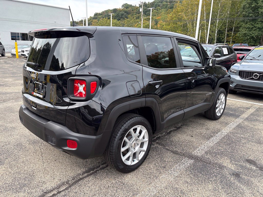 Used 2023 Jeep Renegade Latitude AWD/4WD image 5