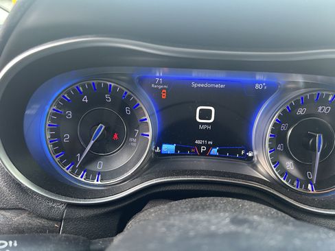Used 2018 Chrysler 300 Touring L RWD image 10