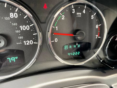 Used 2012 Jeep Liberty Sport w/ Driver Convenience Group image 17