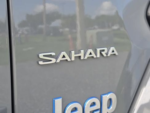 Used 2023 Jeep Wrangler Unlimited Sahara w/ Dual Top Group AWD/4WD image 17