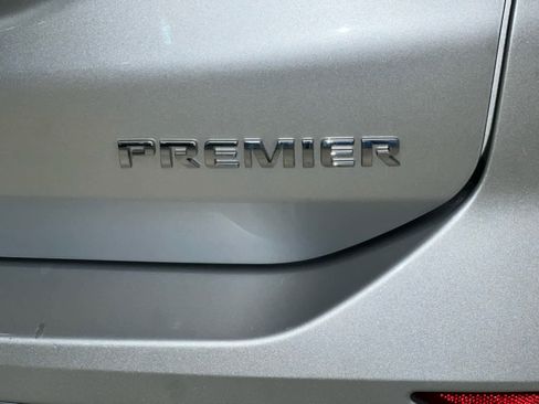 Used 2021 Chevrolet Equinox Premier FWD image 12