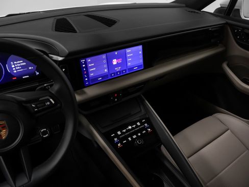 Certified 2025 Porsche Macan 4 Electric AWD/4WD image 36