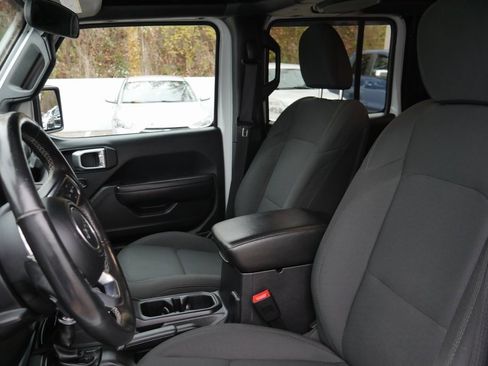 Used 2020 Jeep Gladiator Sport w/ Quick Order Package 24S image 9