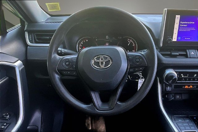 Used 2024 Toyota RAV4 LE AWD/4WD image 8