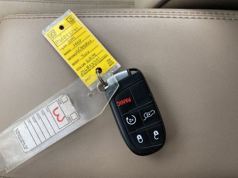 Used 2021 Jeep Grand Cherokee Overland w/ Protech Group AWD/4WD image 40