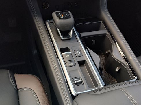 New 2026 Nissan Pathfinder Platinum image 10